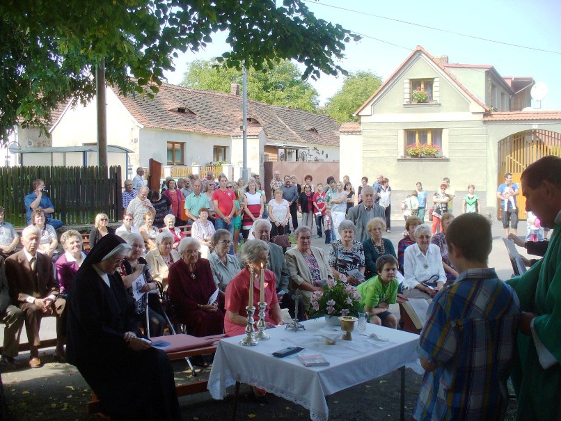 1- sraz rodáků ve Veřechově - mše sv.