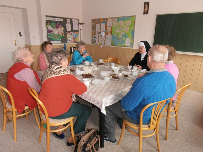 22 - posezení po mši sv. ve středu