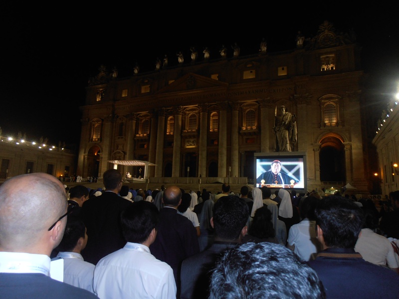 8 - večerní program ve Vatikánu - úvodní modlitba