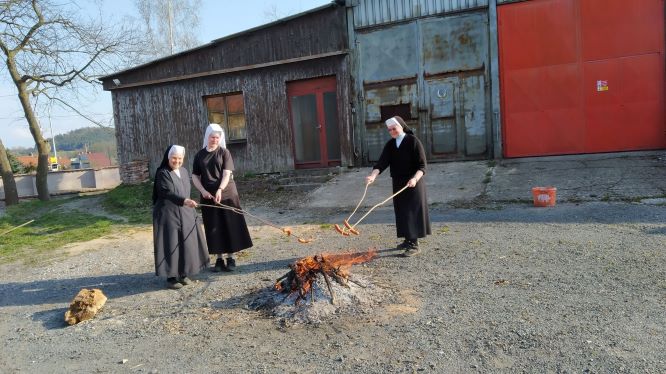 5 - táborák na zahradě