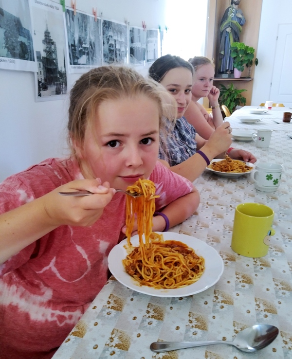 57 - Čt - špagety k obědu nezklamou